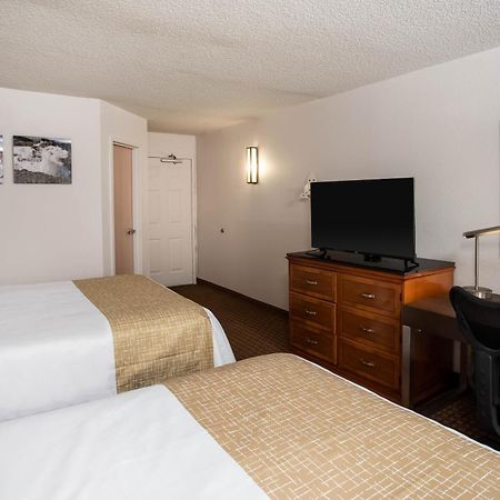 Travelodge By Wyndham Fort Wayne North Exterior photo