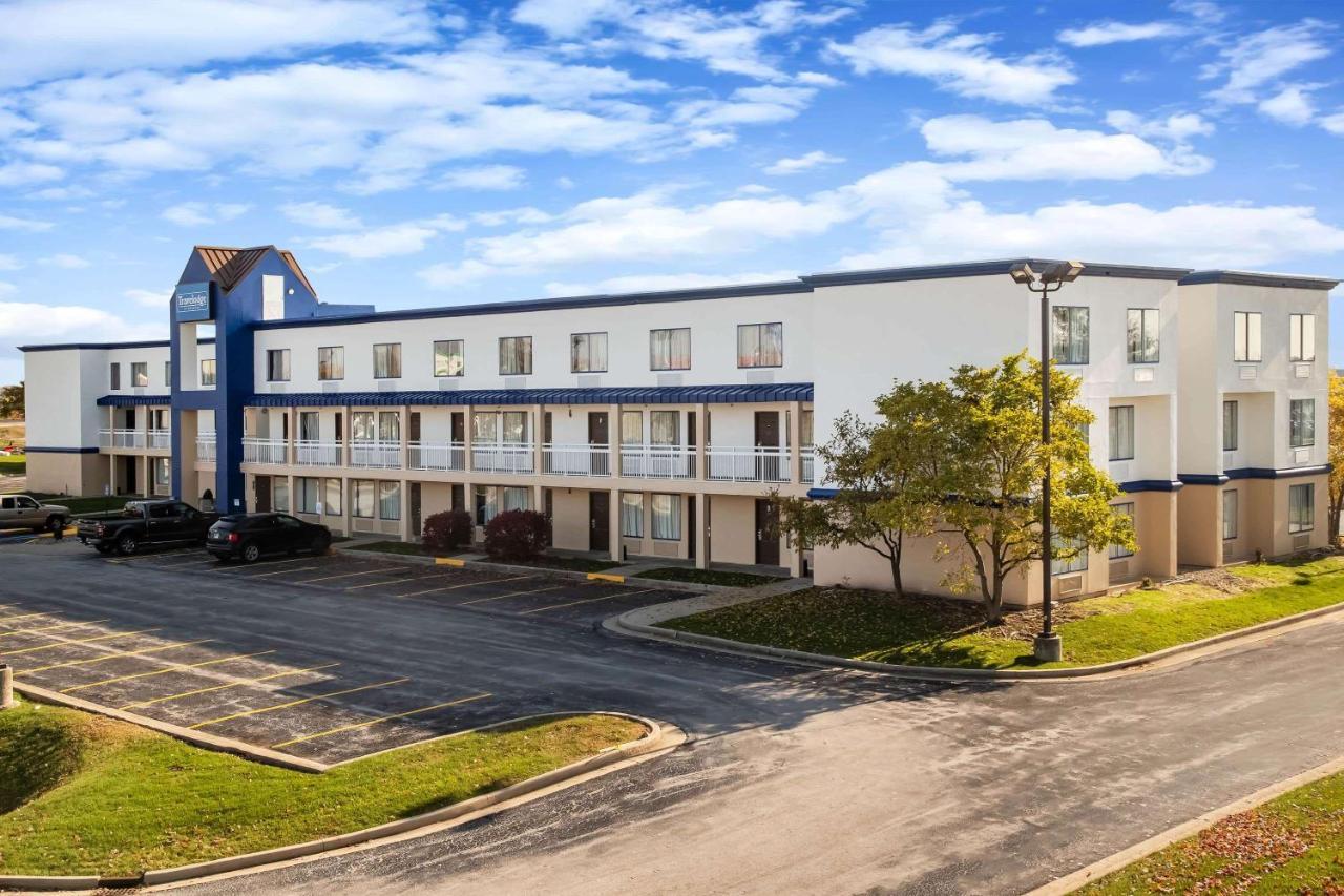 Travelodge By Wyndham Fort Wayne North Exterior photo