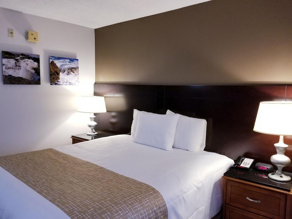 Travelodge By Wyndham Fort Wayne North Exterior photo