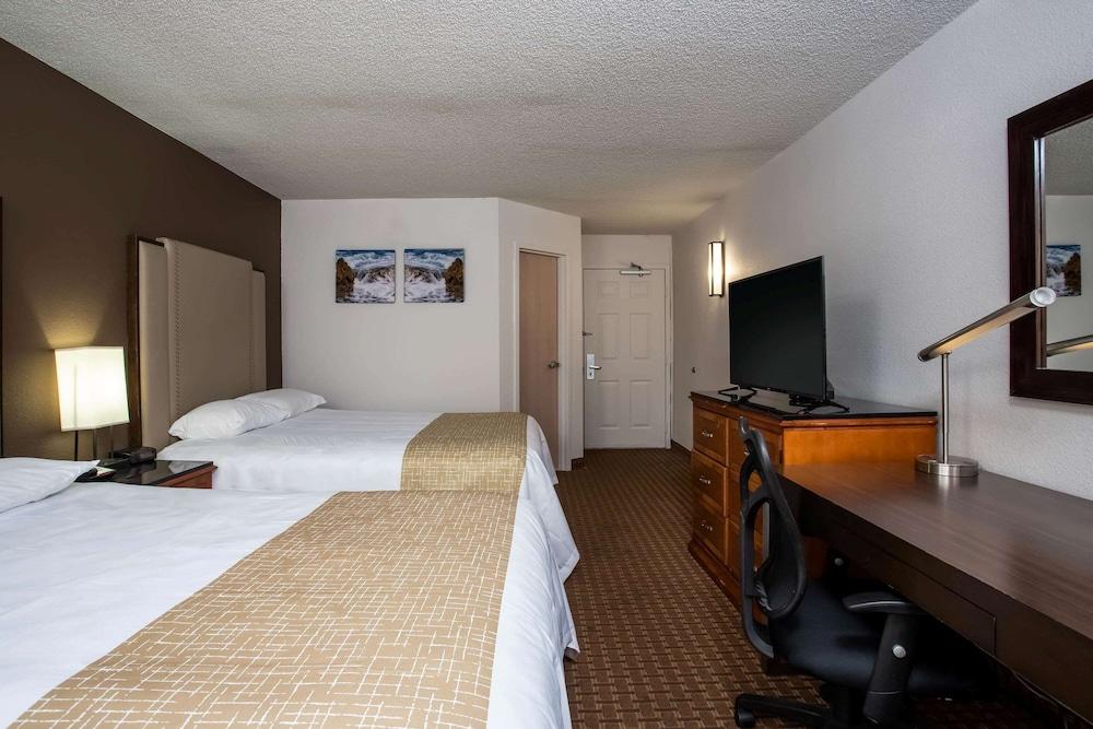 Travelodge By Wyndham Fort Wayne North Exterior photo