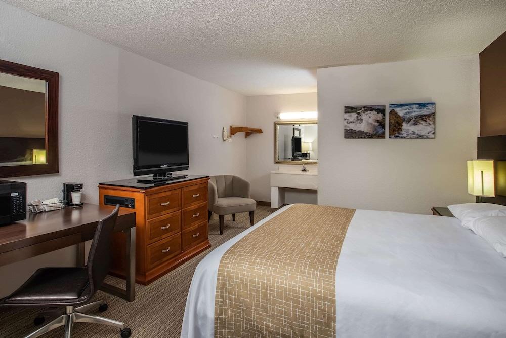 Travelodge By Wyndham Fort Wayne North Exterior photo