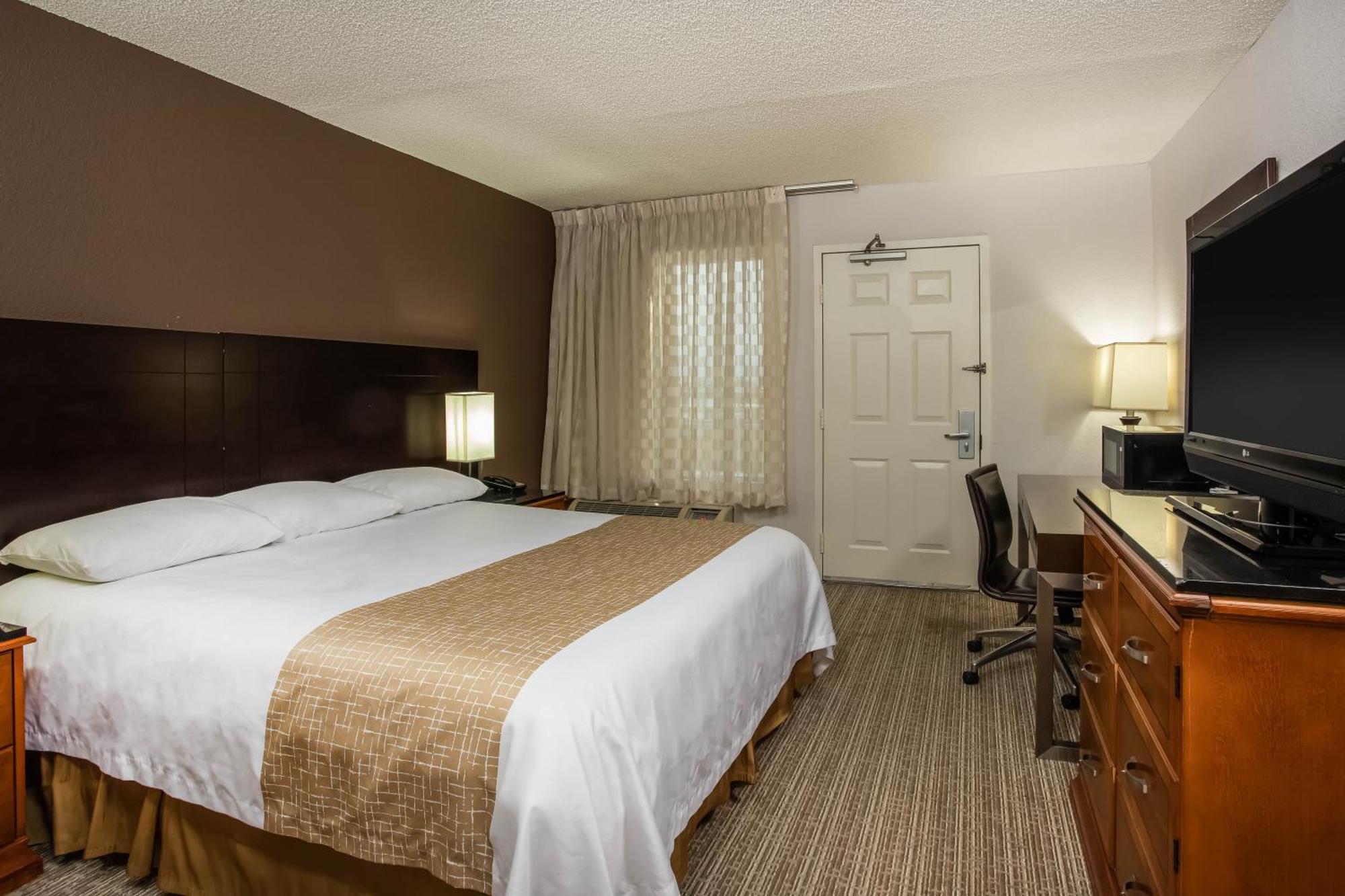 Travelodge By Wyndham Fort Wayne North Exterior photo